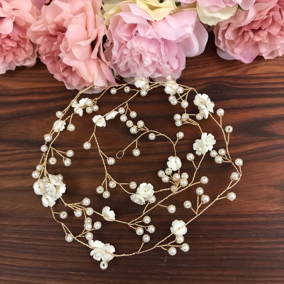 Delicate White Flower and Pearl Vine Headdress - Picture 14 of 15